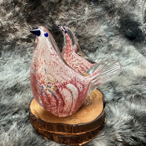 Two Glass Art red Birds with black beaks - Picture 4 of 16